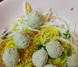 ก๋วยเตี๋ยวลูกชิ้นหมู กันเอง photo