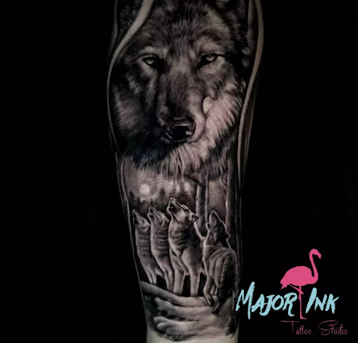 Explore easy flower tattoo ideas, creative tattoo ideas in Hollywood, available at Major Ink Studios