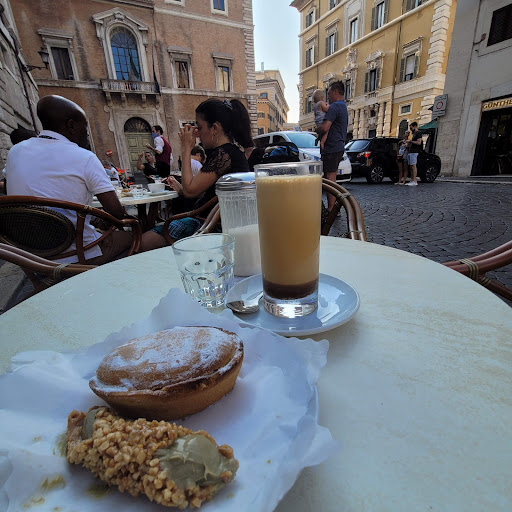 Coffee shops work Roma