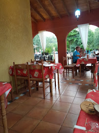 Atmosphère du Restaurant Le Trepeloup à Allègre-les-Fumades - n°6
