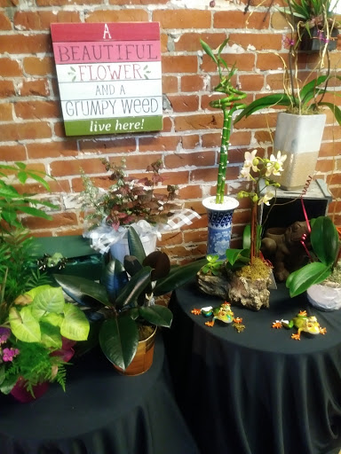 Florist «K & M Floral & Interior Plant Designs», reviews and photos, 537 Main St, Woodland, CA 95695, USA