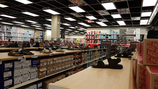 Shoe Store «Famous Footwear Outlet», reviews and photos, 651 Kapkowski Rd, Elizabeth, NJ 07201, USA