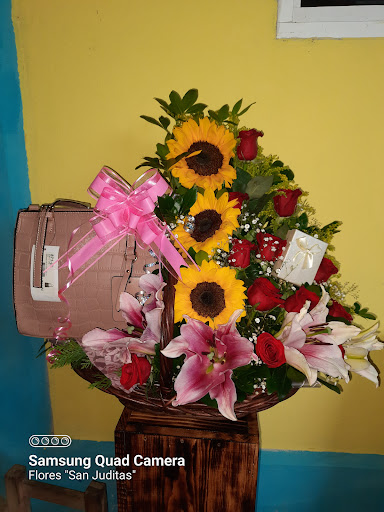 Mary Hernandez Artesania Floral