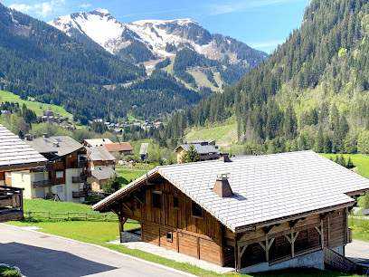Chalet Chante Merle : Location chalet de luxe pour 15 personnes, avec 6 chambres, terrasse/balcon, jacuzzi, sauna, salle de fitness et parking, situé dans le domaine skiable des Portes du Soleil, proche centre-ville à Châtel, Haute-Savoie