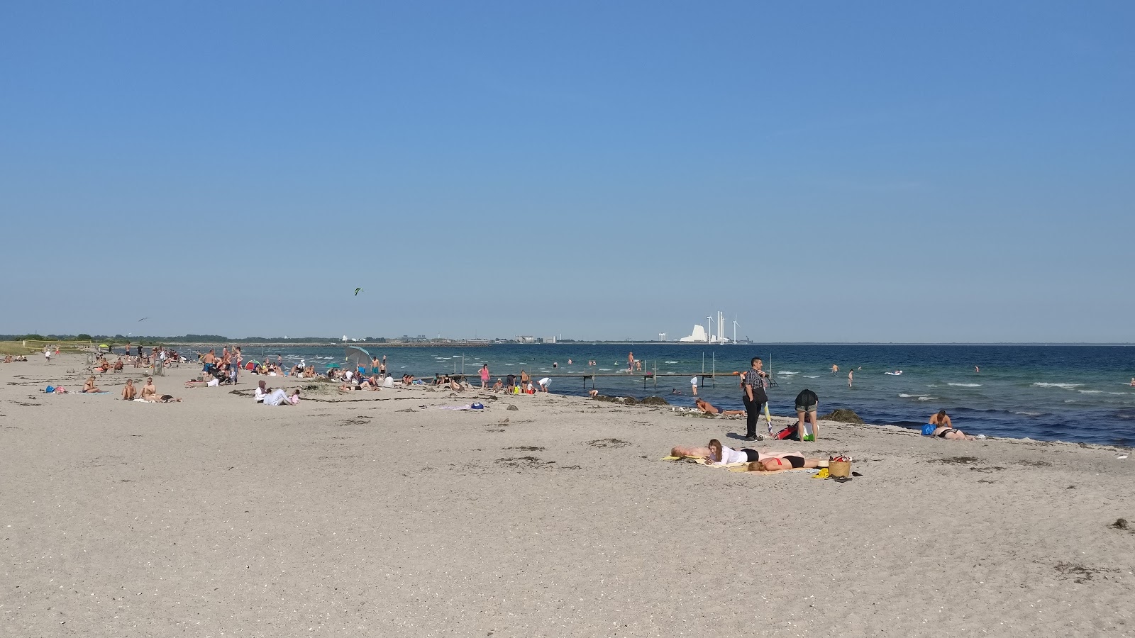 Foto av Ishoj Beach och bosättningen