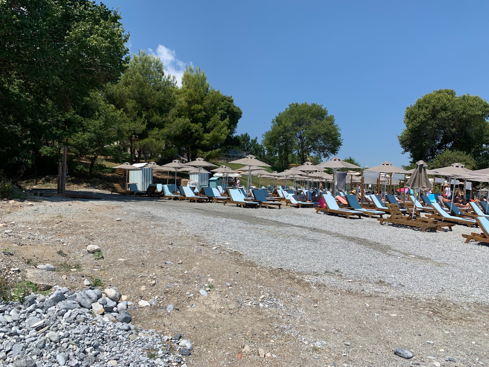 Foto de Heleon beach - lugar popular entre os apreciadores de relaxamento