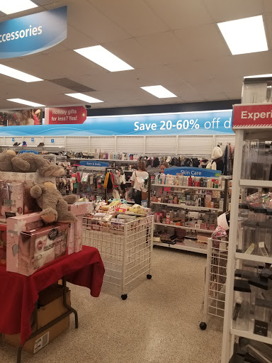 Clothing Store «Ross Dress for Less», reviews and photos, 99 Eglin Pkwy NE, Fort Walton Beach, FL 32548, USA