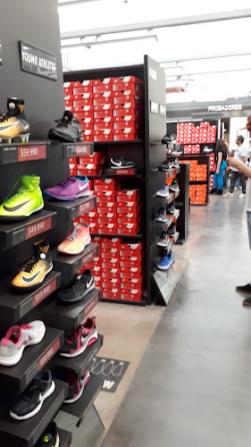 Opiniones de Nike Factory en Quilicura - Centro comercial