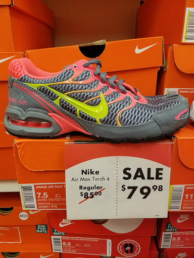 Shoe Store «Shoe Carnival», reviews and photos, 3800 Merle Hay Rd, Des Moines, IA 50310, USA