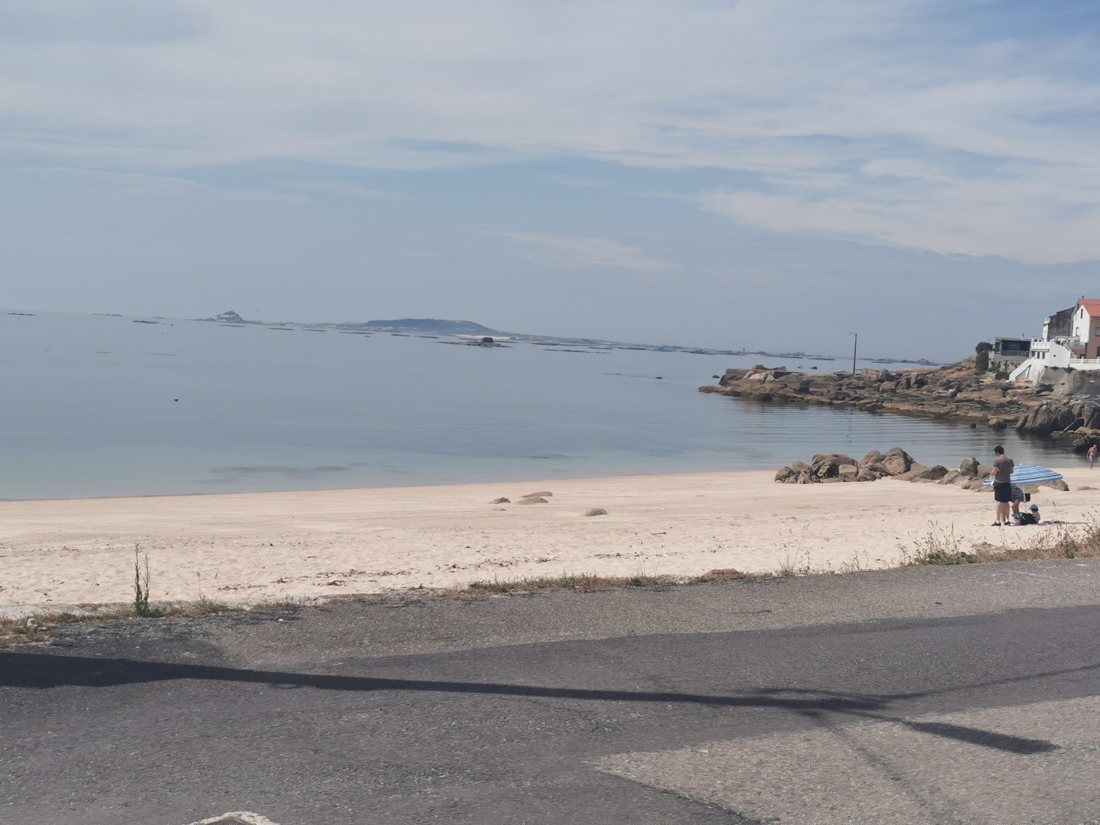 Φωτογραφία του Ameixida beach και η εγκατάσταση