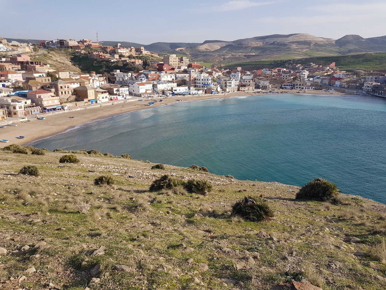 Foto von Plage de Bou-Zadjar mit beiger sand Oberfläche