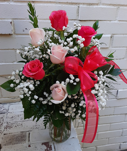 Florist «K & M Floral & Interior Plant Designs», reviews and photos, 537 Main St, Woodland, CA 95695, USA