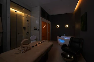 (كنجزلي سبا للرجال) Kingsley Men's Spa image