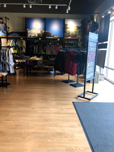 Clothing Store «Eddie Bauer Outlet», reviews and photos, 18501 Outlet Blvd #300, Chesterfield, MO 63005, USA