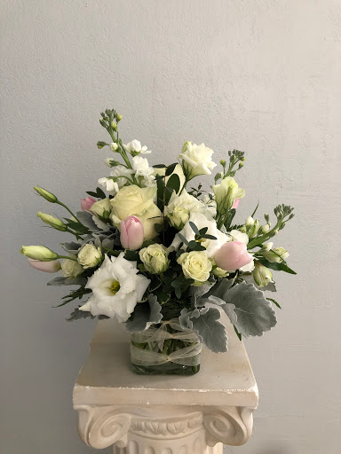 Florist «Open Air Designs - Florist | Wedding Planning | Gifts», reviews and photos, 607 N Myrtle Ave, Clearwater, FL 33755, USA