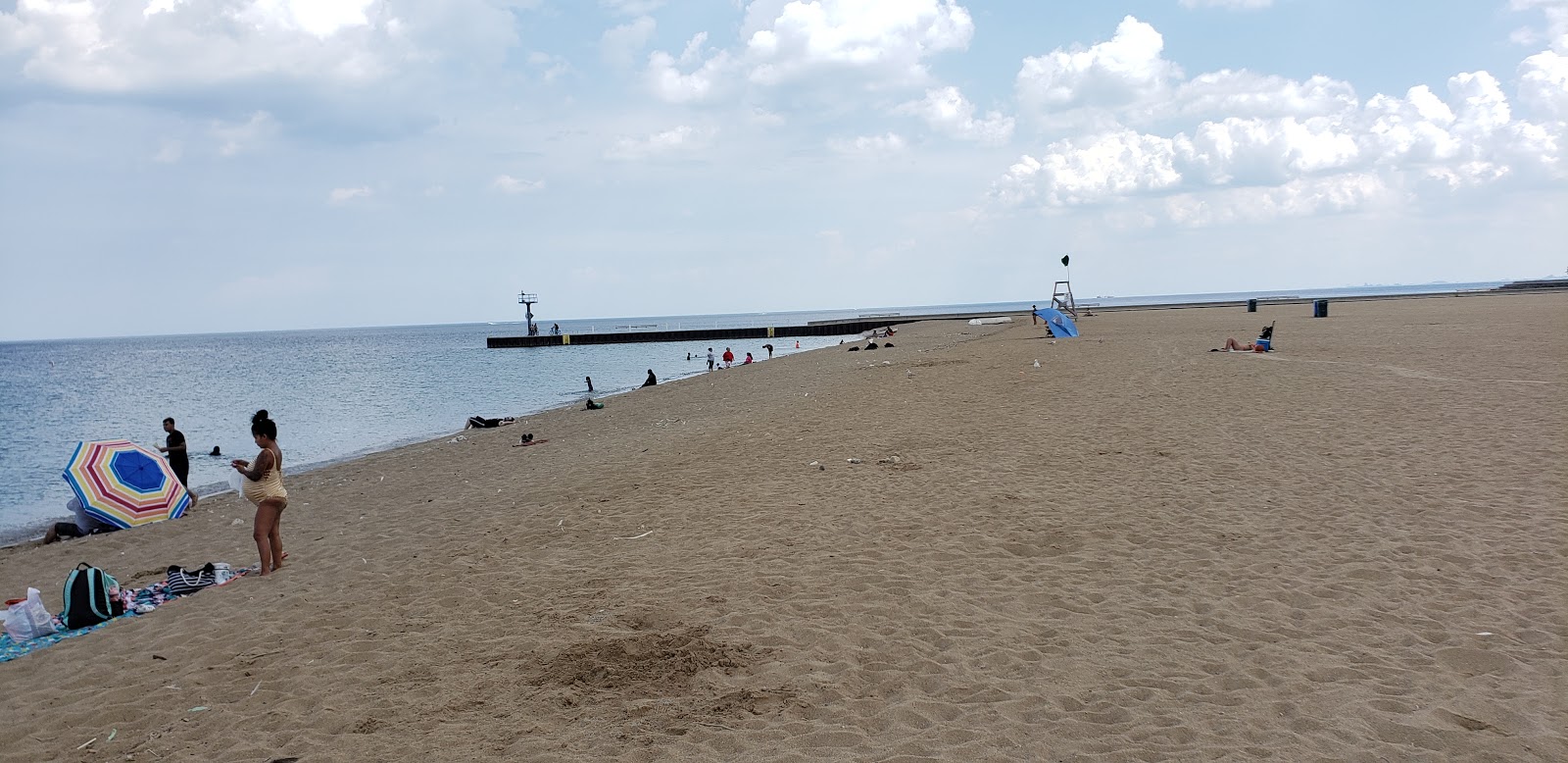 Φωτογραφία του Oakwood Beach με φωτεινή άμμος επιφάνεια