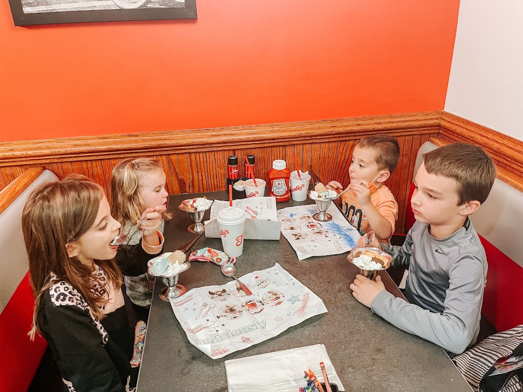 Friendly's 01028