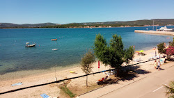 Turanj beach'in fotoğrafı birden fazla uzun koy ile birlikte