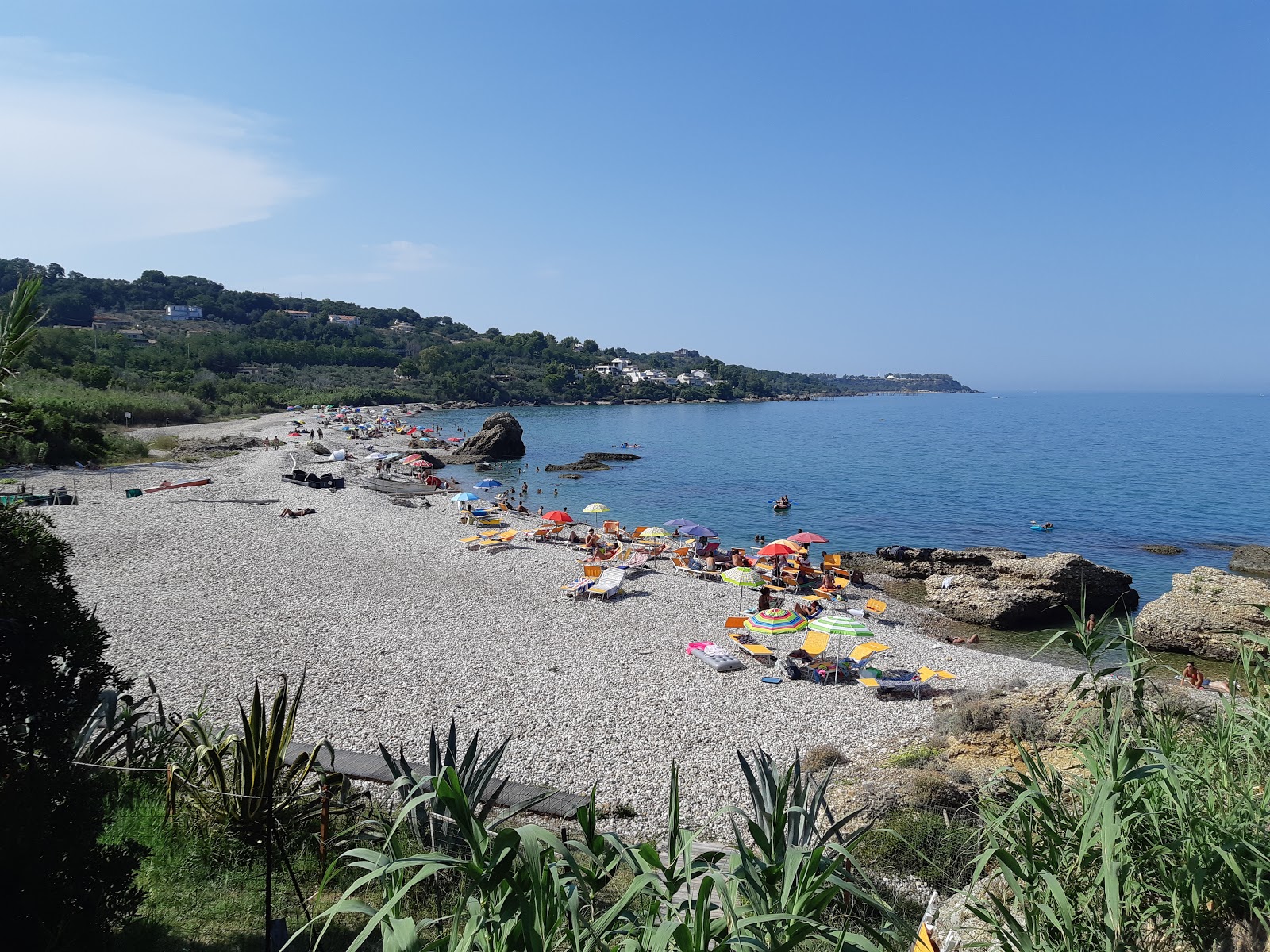 Spiaggia di San Nicola'in fotoğrafı hafif çakıl yüzey ile