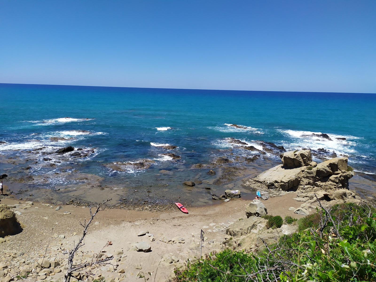 Mendolido beach的照片 带有碧绿色纯水表面