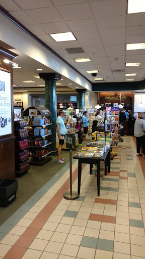 Book Store «Barnes & Noble», reviews and photos, 6260 Seven Corners Center, Falls Church, VA 22044, USA