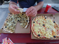 Pizza du Pizzeria De L'écluse - Au feu de bois / Distributeur de pizza 24h/24 7j/7 à Castelnaudary - n°10