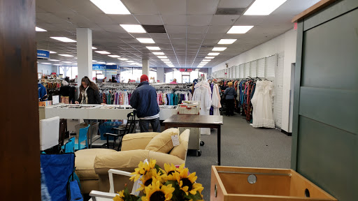 Thrift Store «Goodwill Retail Store & Donation Center», reviews and photos, 2421 Centreville Rd, Herndon, VA 20171, USA