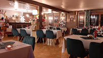 Atmosphère du Restaurant Le Comptoir De Famille à Lachapelle-Sous-Rougemont - n°3