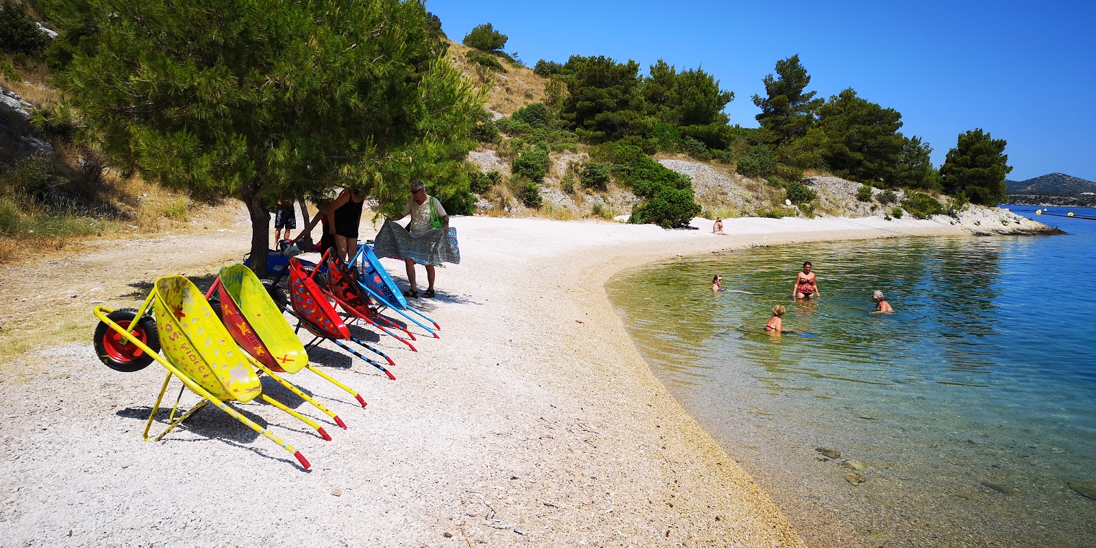 Foto di Martinska beach con spiaggia diretta