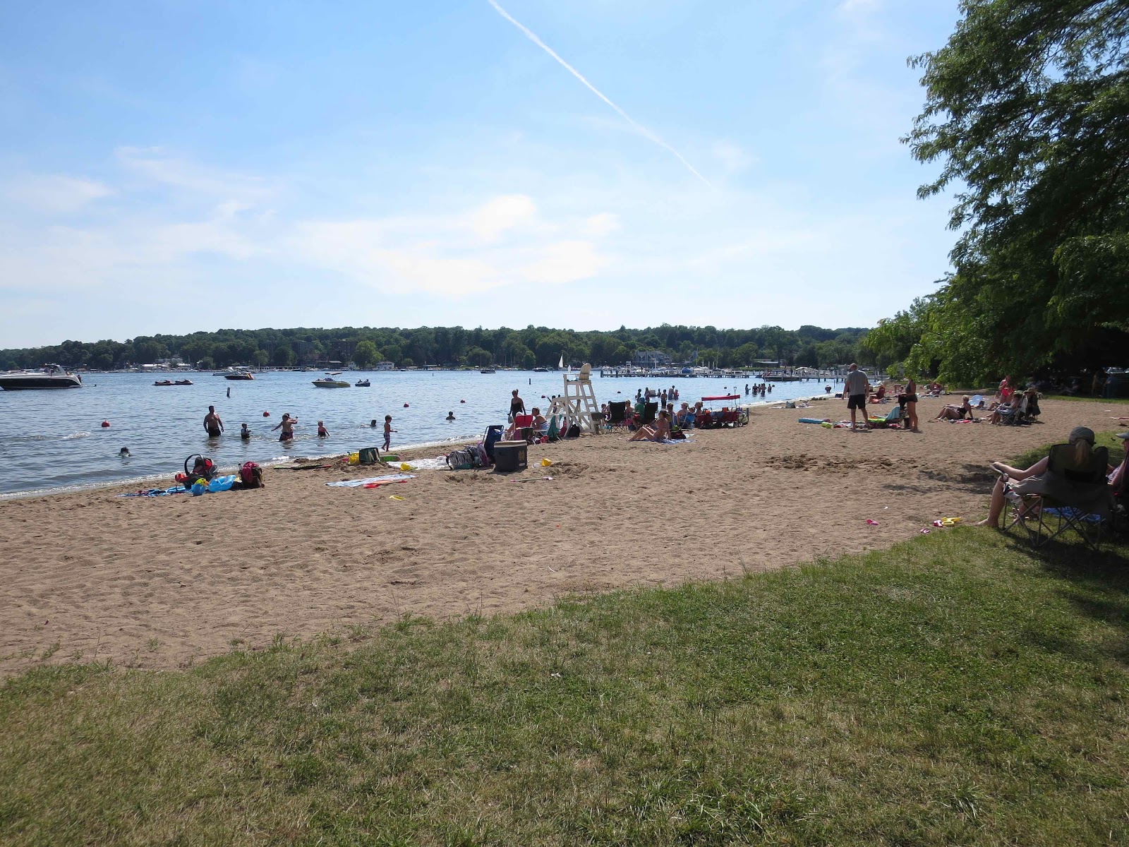 Williams Bay Beach'in fotoğrafı - rahatlamayı sevenler arasında popüler bir yer