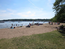 Williams Bay Beach'in fotoğrafı - rahatlamayı sevenler arasında popüler bir yer