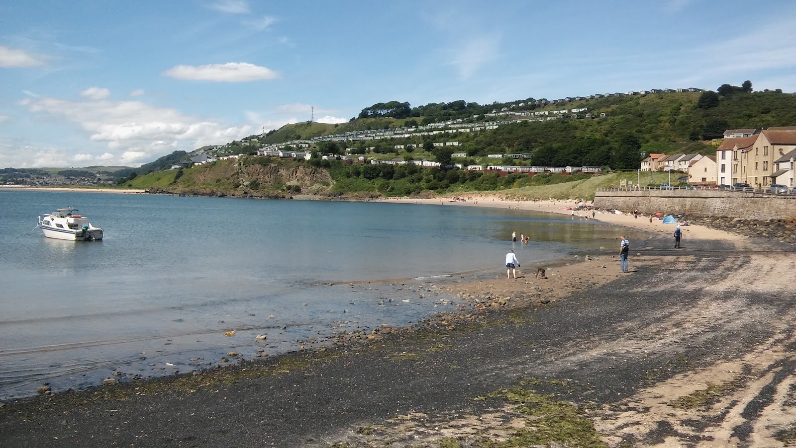 Photo de Pettycur Beach avec sable lumineux de surface