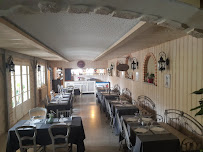 Atmosphère du Restaurant Le Lion d'Or à Châtenay-sur-Seine - n°1