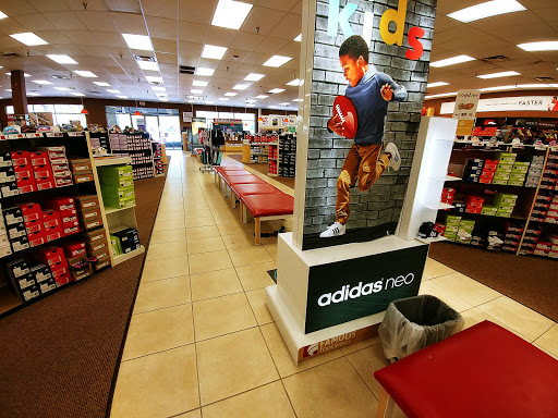 Outlet Mall «Tanger Outlet Hilton Head», reviews and photos, 1414 Fording Island Rd, Bluffton, SC 29910, USA