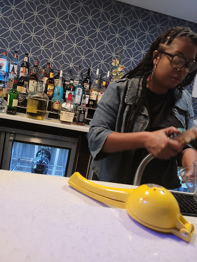 Bar «Bay Street Restaurant & Lounge», reviews and photos, 5910 Princess Garden Pkwy, Lanham, MD 20706, USA