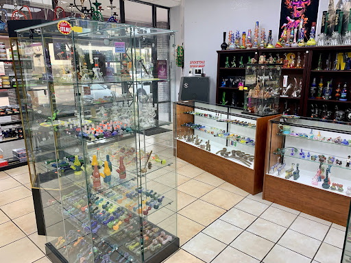 Tobacco Shop «Smoke Tokz Head Shop KC», reviews and photos, 1263 W 103rd St, Kansas City, MO 64114, USA