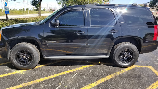 Tire Shop «Discount Tire Store - Romeoville, IL», reviews and photos, 671 N Weber Rd, Romeoville, IL 60446, USA