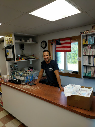 Grocery Store «Seaview Market Inc», reviews and photos, 20 Duneway Ave, Ocean Beach, NY 11770, USA