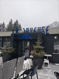 Atmosphère du La Joyeuse Flainoise restaurant de cuisine maison au pied des pistes de flaine accessible a ski et a pied. à Arâches-la-Frasse - n°1
