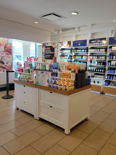 Beauty Supply Store «Bath & Body Works», reviews and photos, 111 Nut Tree Rd, Vacaville, CA 95687, USA