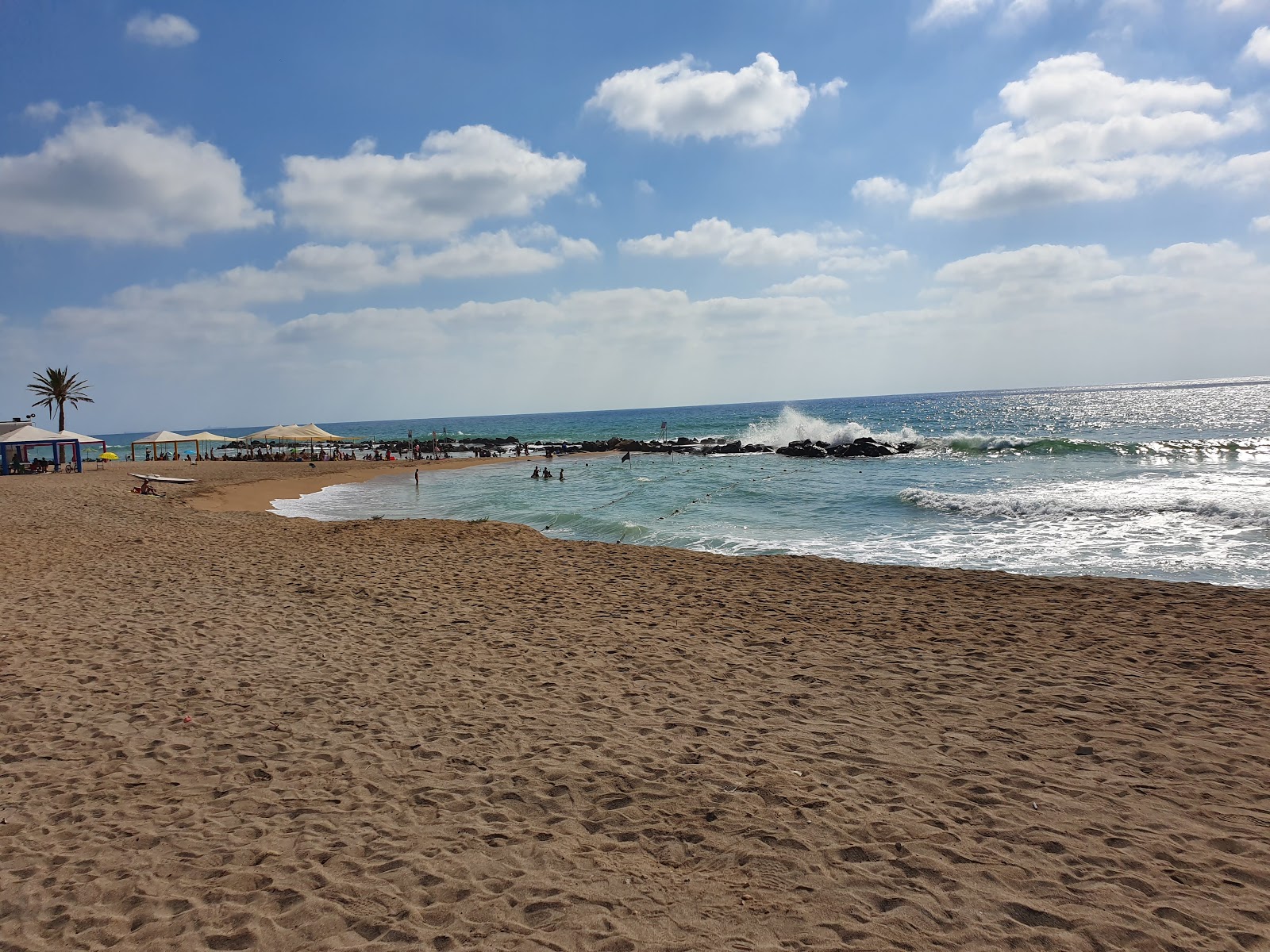 Galei Galil beach'in fotoğrafı çok temiz temizlik seviyesi ile