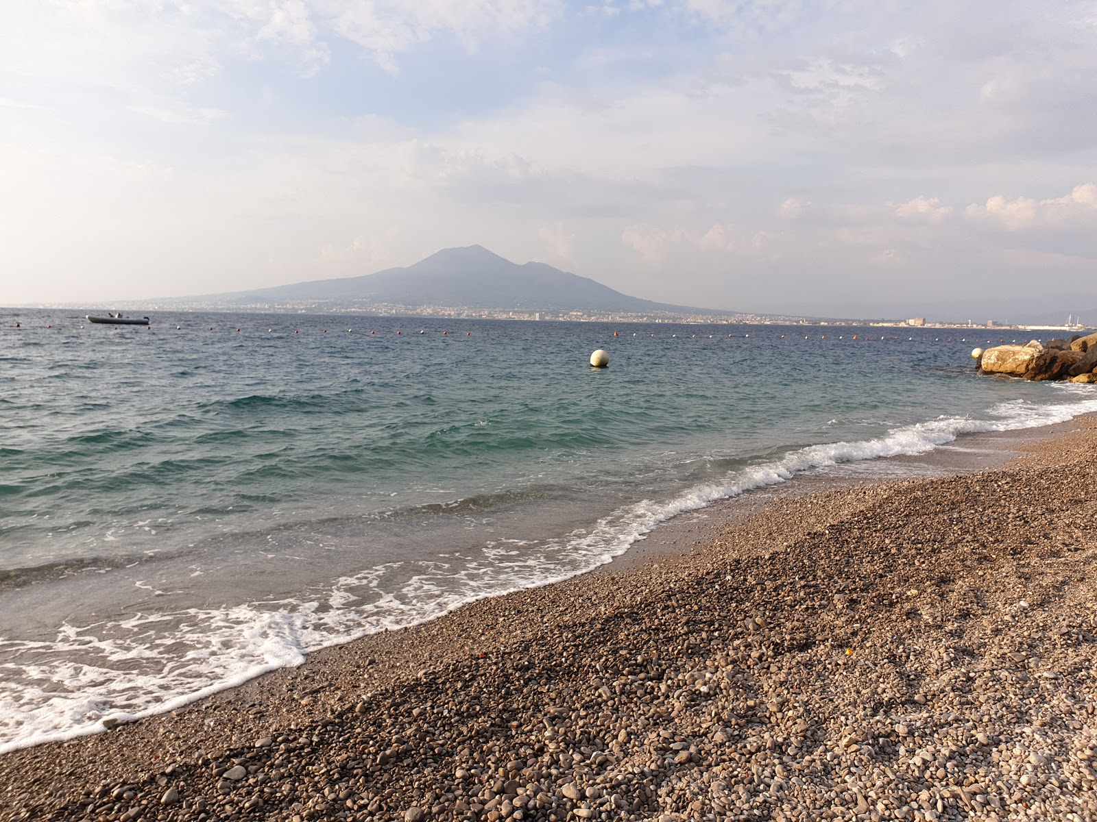 Foto av Spiaggia Castellammare di Stabia med en rymlig kustlinje