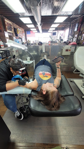 Tattoo Shop «Chi Town Tattoo & Body Piercing», reviews and photos, 5056 W Lawrence Ave, Chicago, IL 60630, USA