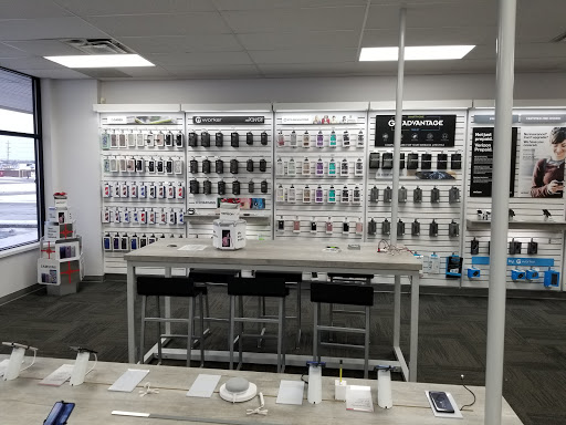 Cell Phone Store «GoWireless Verizon Authorized Retailer», reviews and photos, 15005 Springdale Ave #2, Middlefield, OH 44062, USA