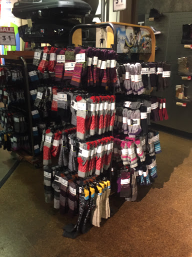 Outdoor Sports Store «Eastern Mountain Sports», reviews and photos, 3349 Monroe Ave, Rochester, NY 14618, USA