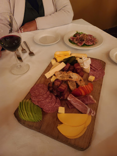 Restaurant «Eleven Restaurant & Lounge», reviews and photos, 408 1st Ave E, Williston, ND 58801, USA