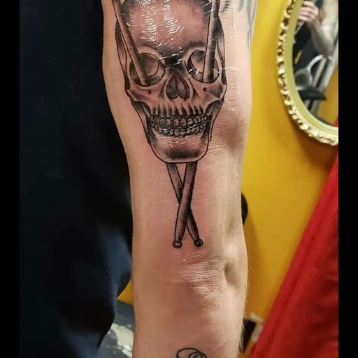 Tattoo Shop «Hollyweird Tattoos», reviews and photos, 569 GA-138, Jonesboro, GA 30236, USA