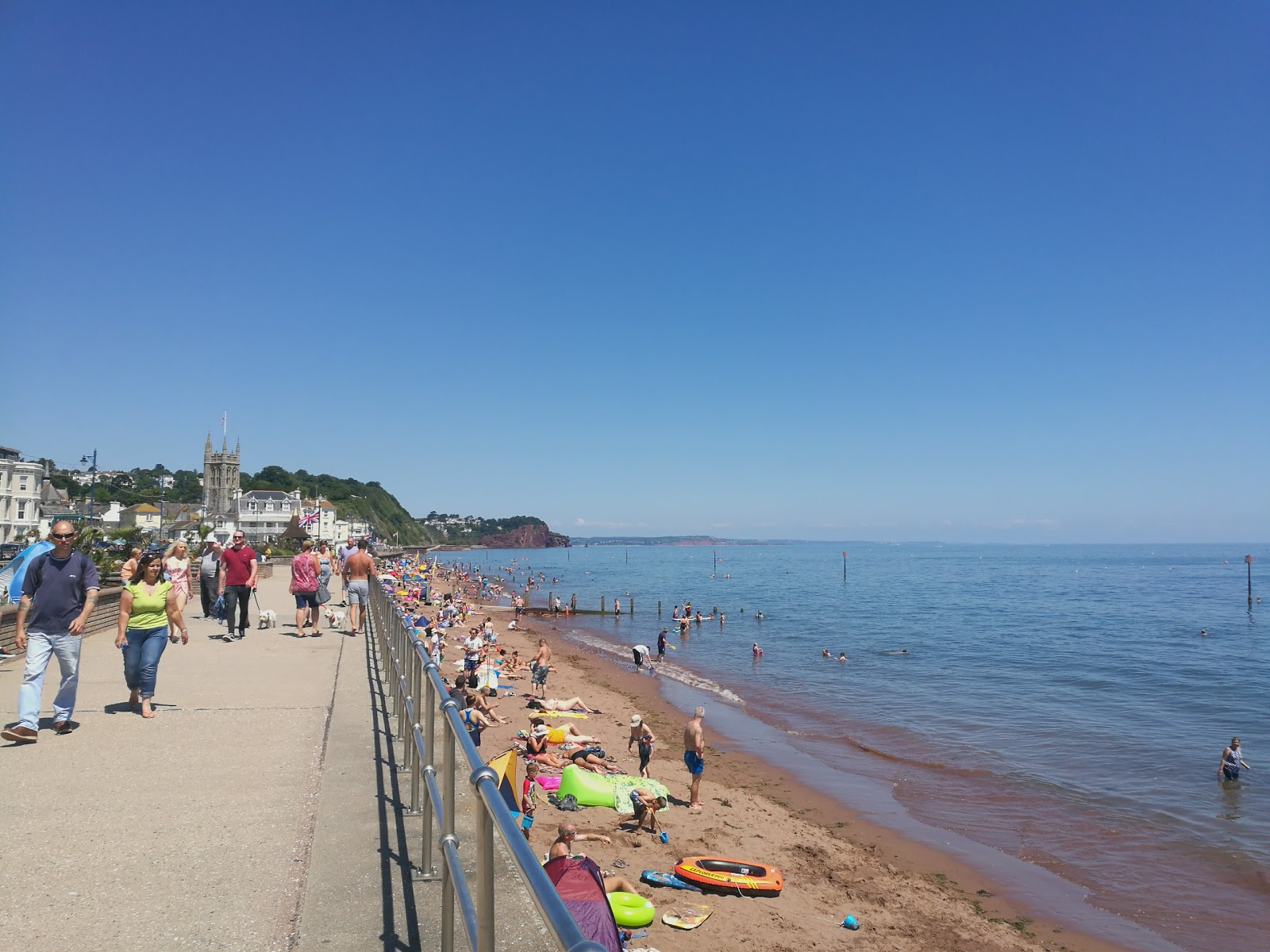 Foto di Spiaggia di Teignmouth con una superficie del sabbia beige
