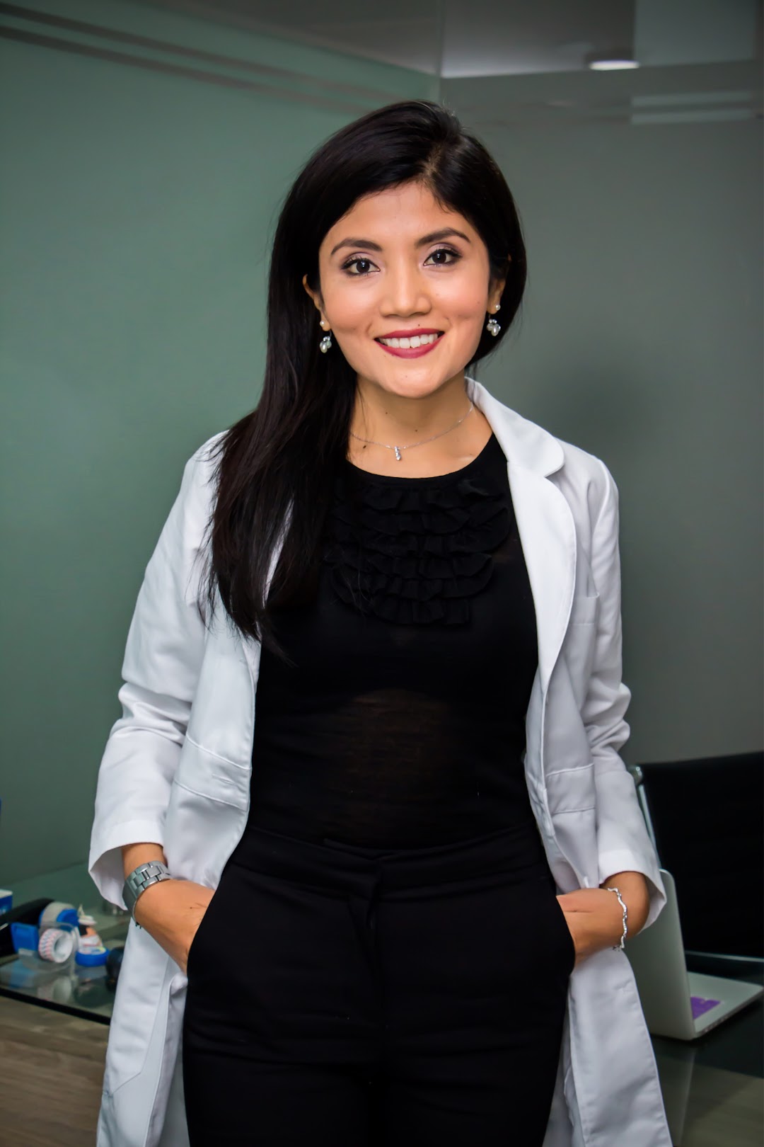Dra. Geovanna Pizarro Perea, Dentista