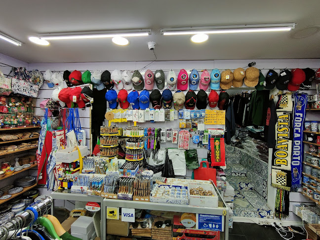 Comentários e avaliações sobre o PORTO GIFT POINT & LUGGAGE STORE.